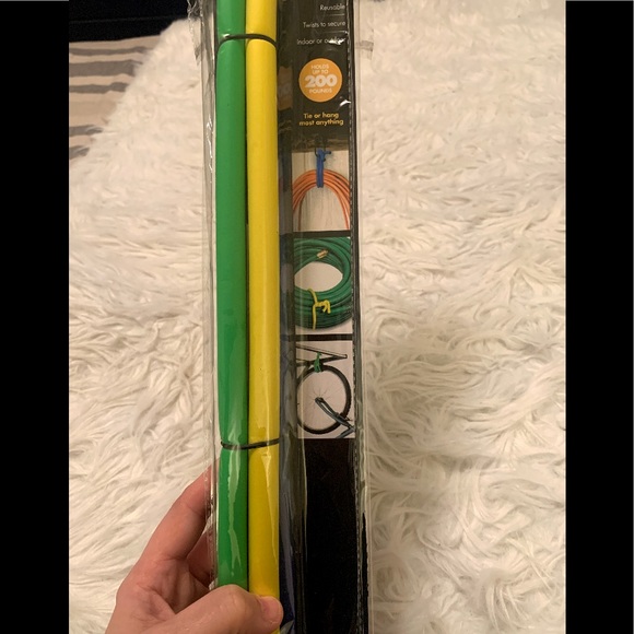 Gorilla Reusable Ties for Hanging Items-Rust-Free 18" 4 pack upto 200 lb new - Picture 3 of 9